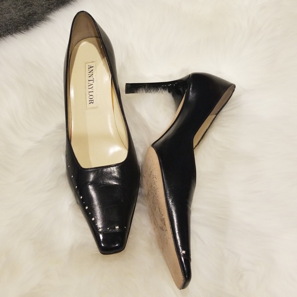 Ann Taylor Black leather Pump sz 8 1/2